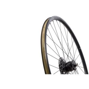 Roue avant Dynamo HUNT – moyeu SON – taille 700c complète